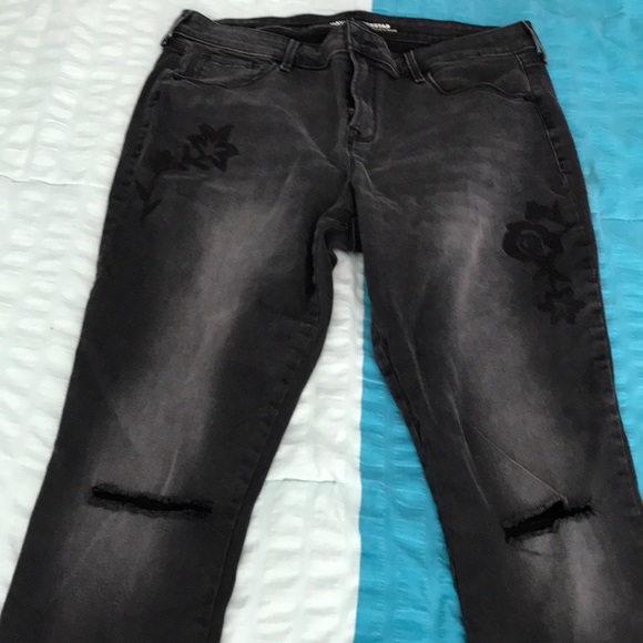 🌹Rose embroidered black Jeans - Picture 2 of 6